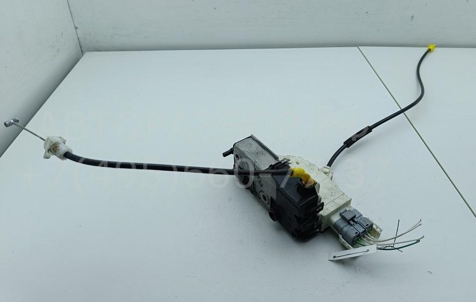 Замок двери передней левой