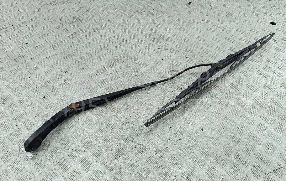 Поводок стеклоочистителя передний левый