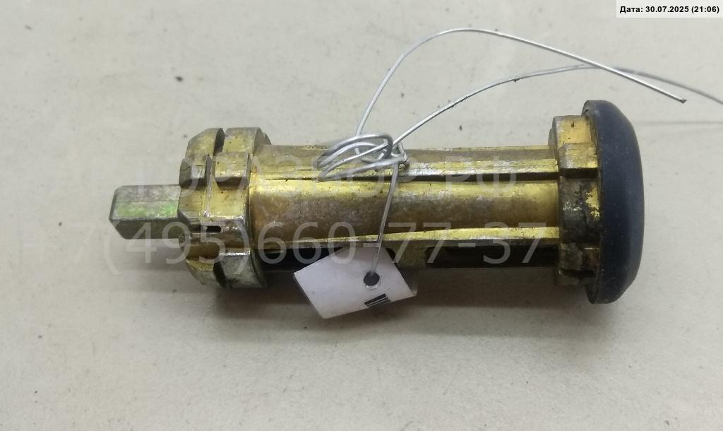 Вставка замка багажника