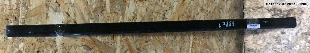 Накладка двери передней правой