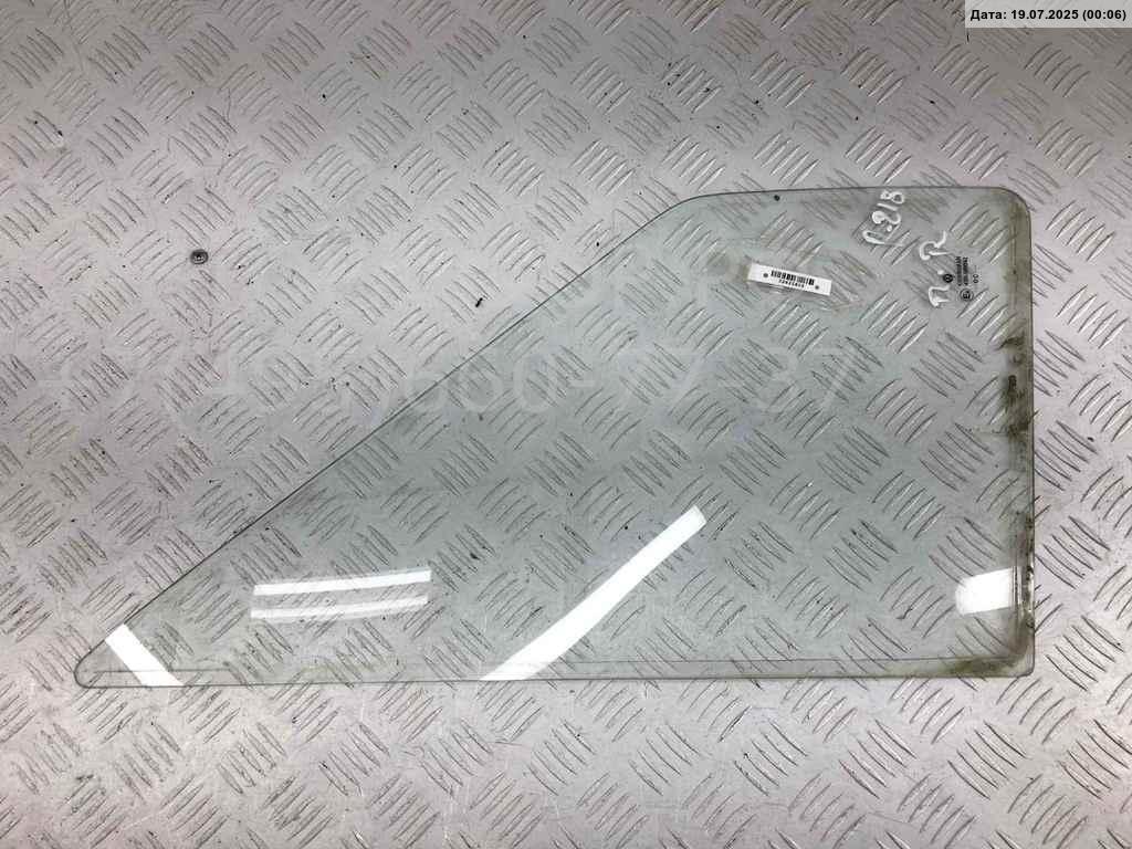 Стекло двери передней левой (форточка)