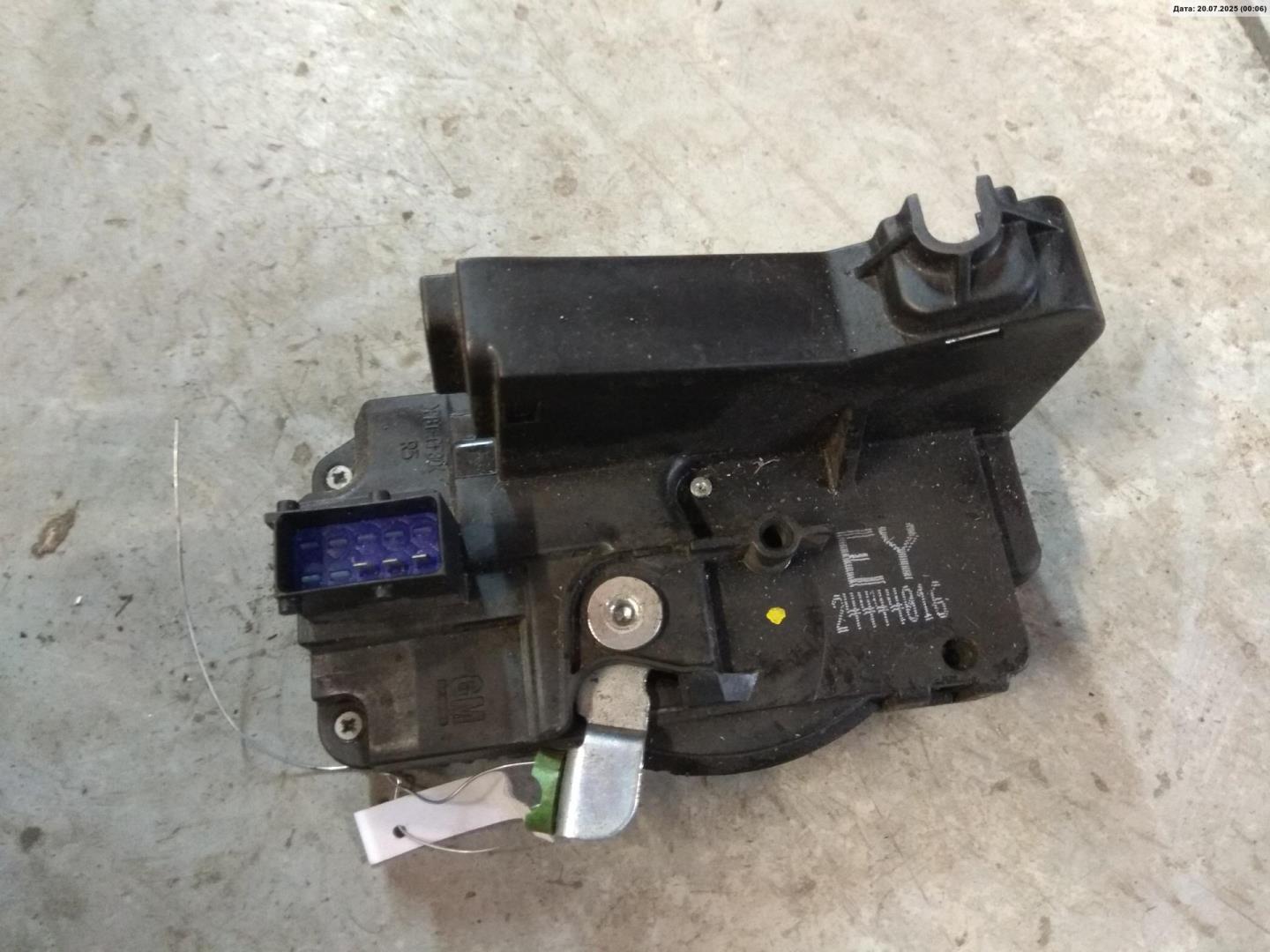 Замок двери передней правой