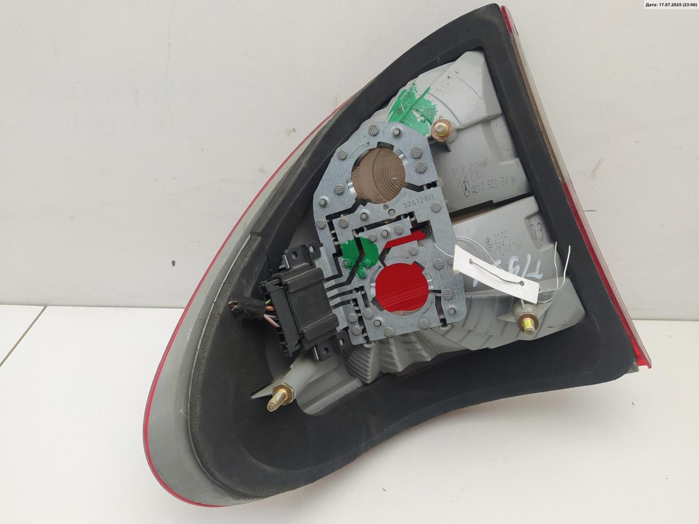 Фонарь задний правый