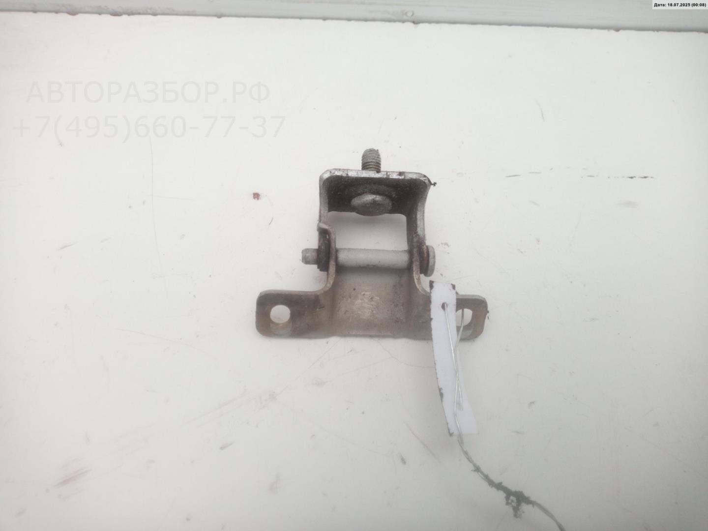 Петля крышки багажника