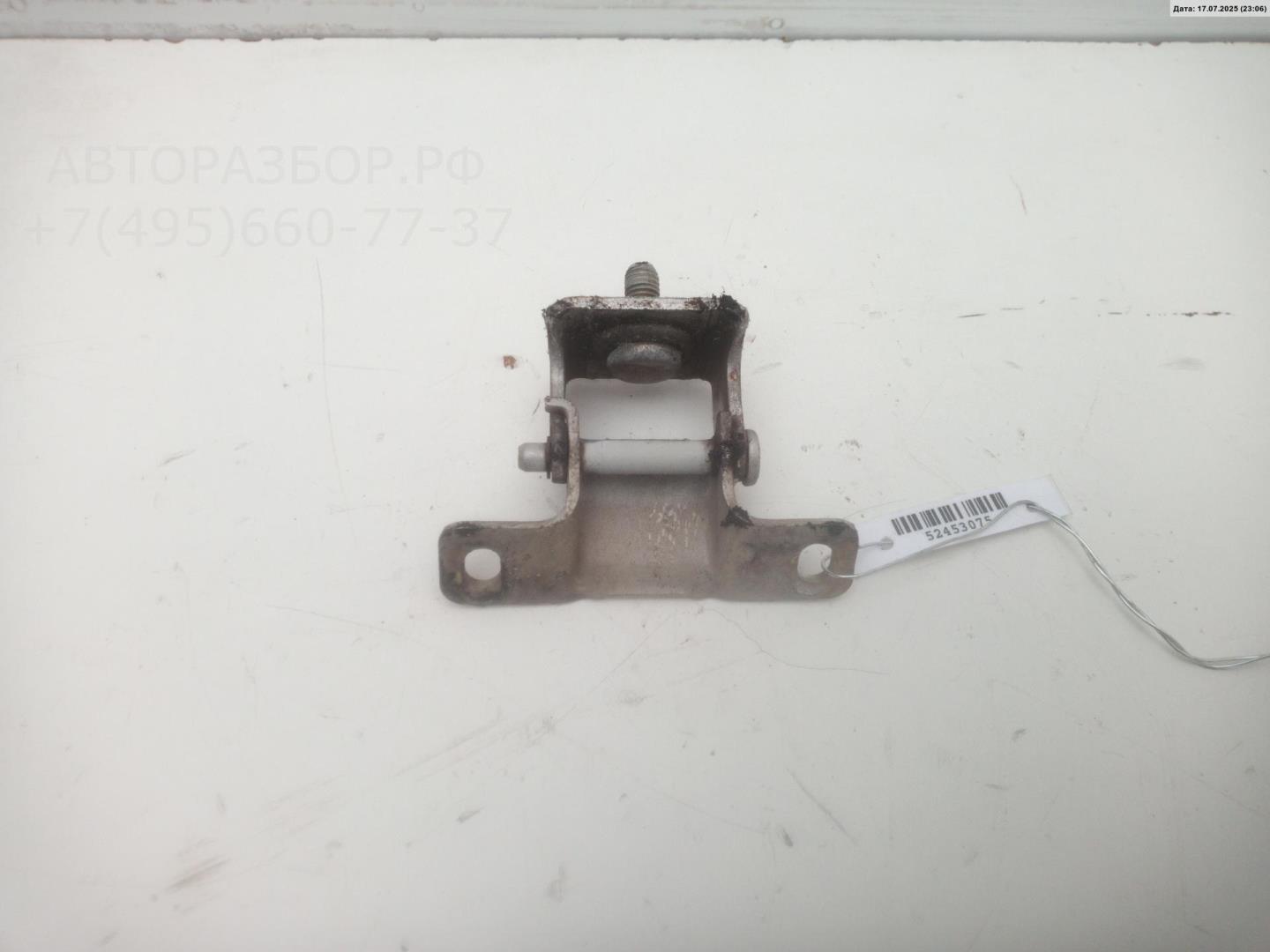 Петля крышки багажника