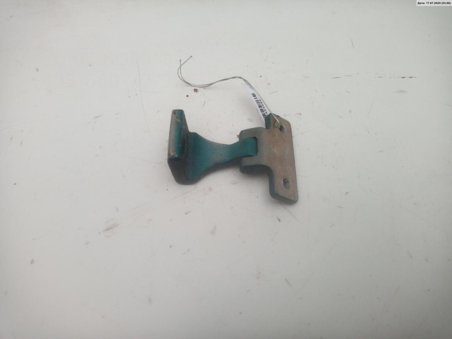 Петля крышки багажника