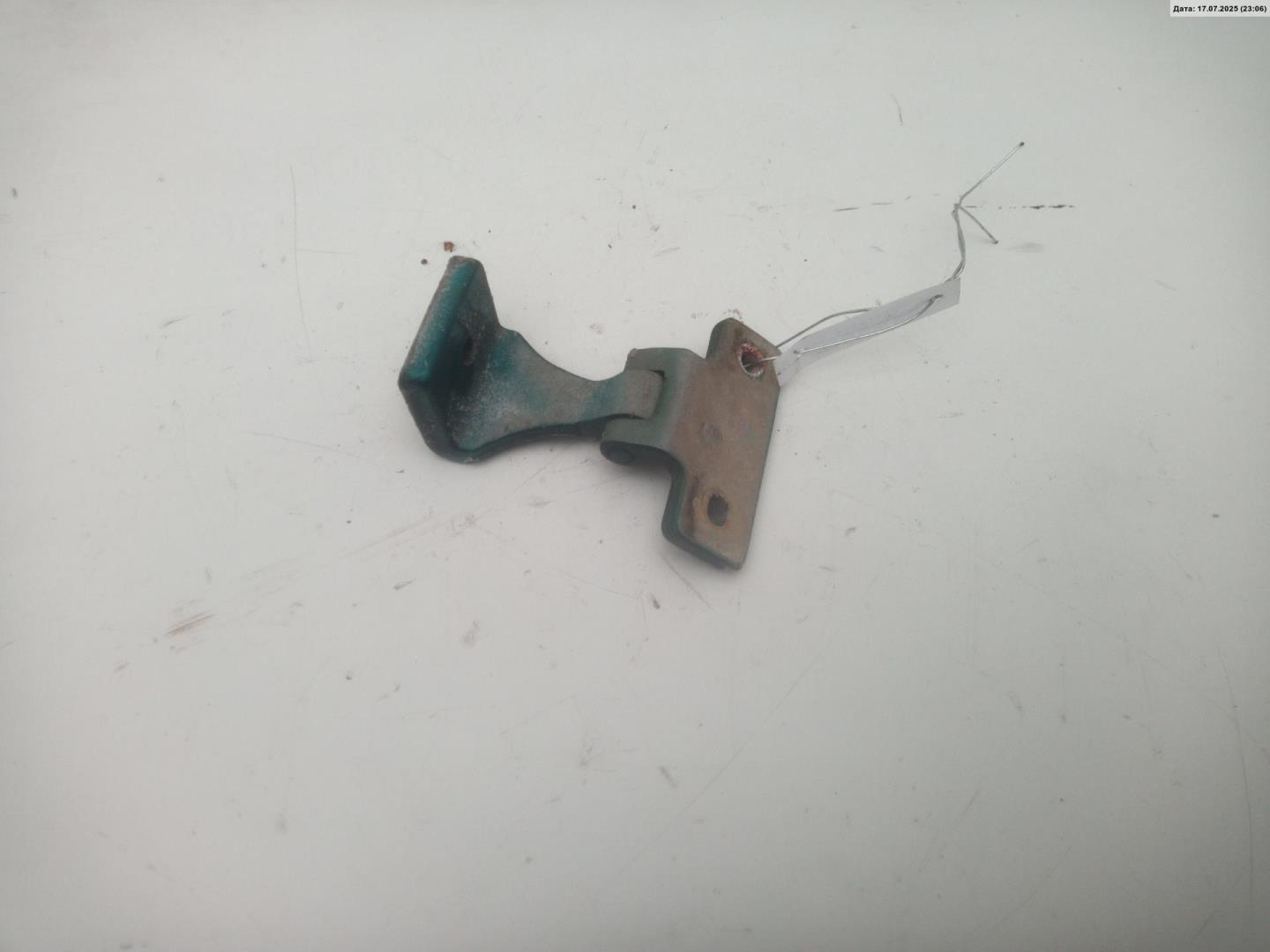 Петля крышки багажника