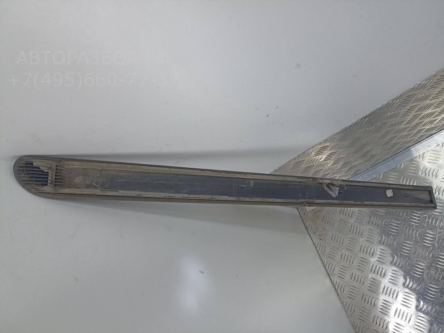 Молдинг двери передней левой