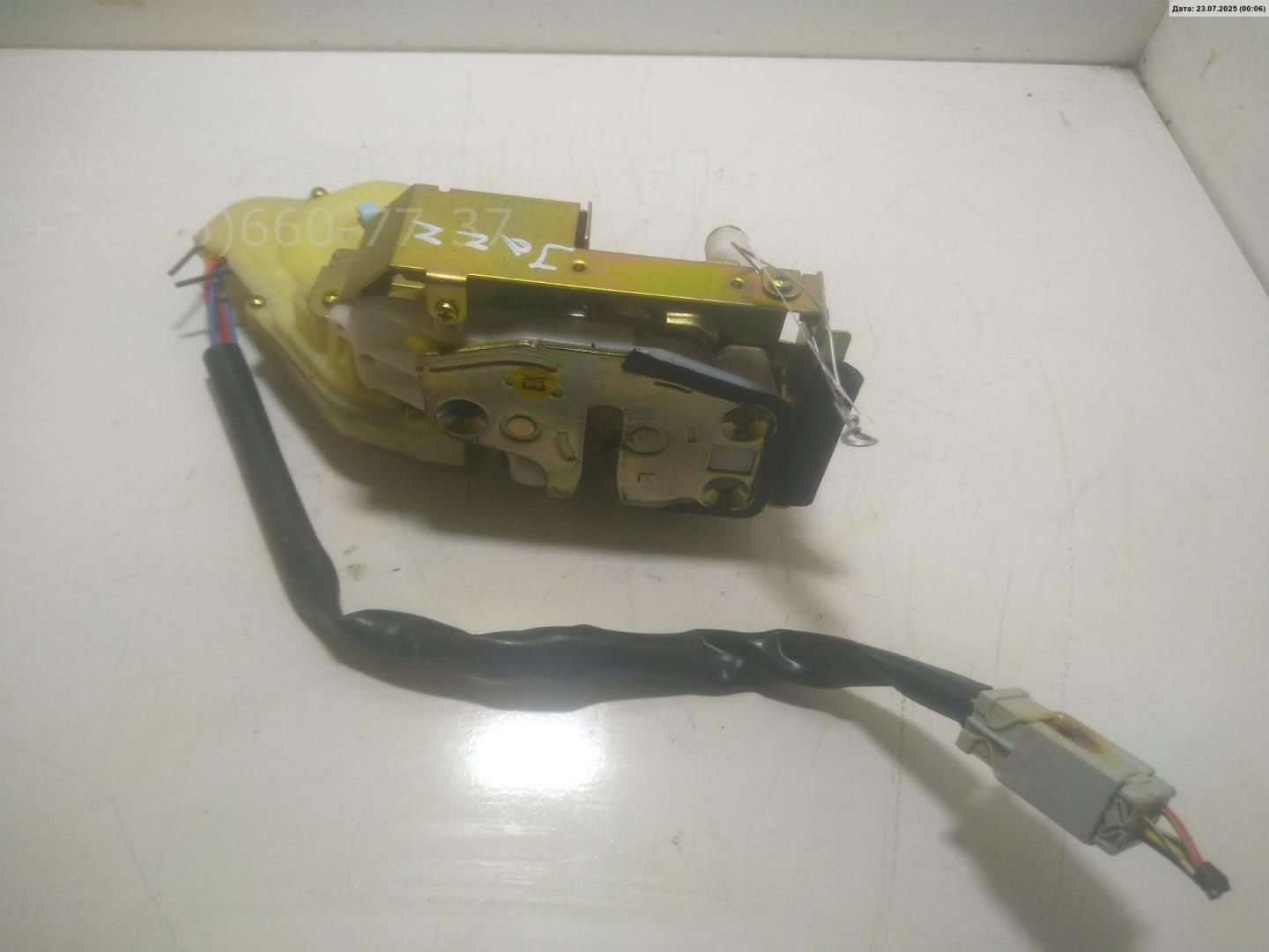 Замок двери задней левой