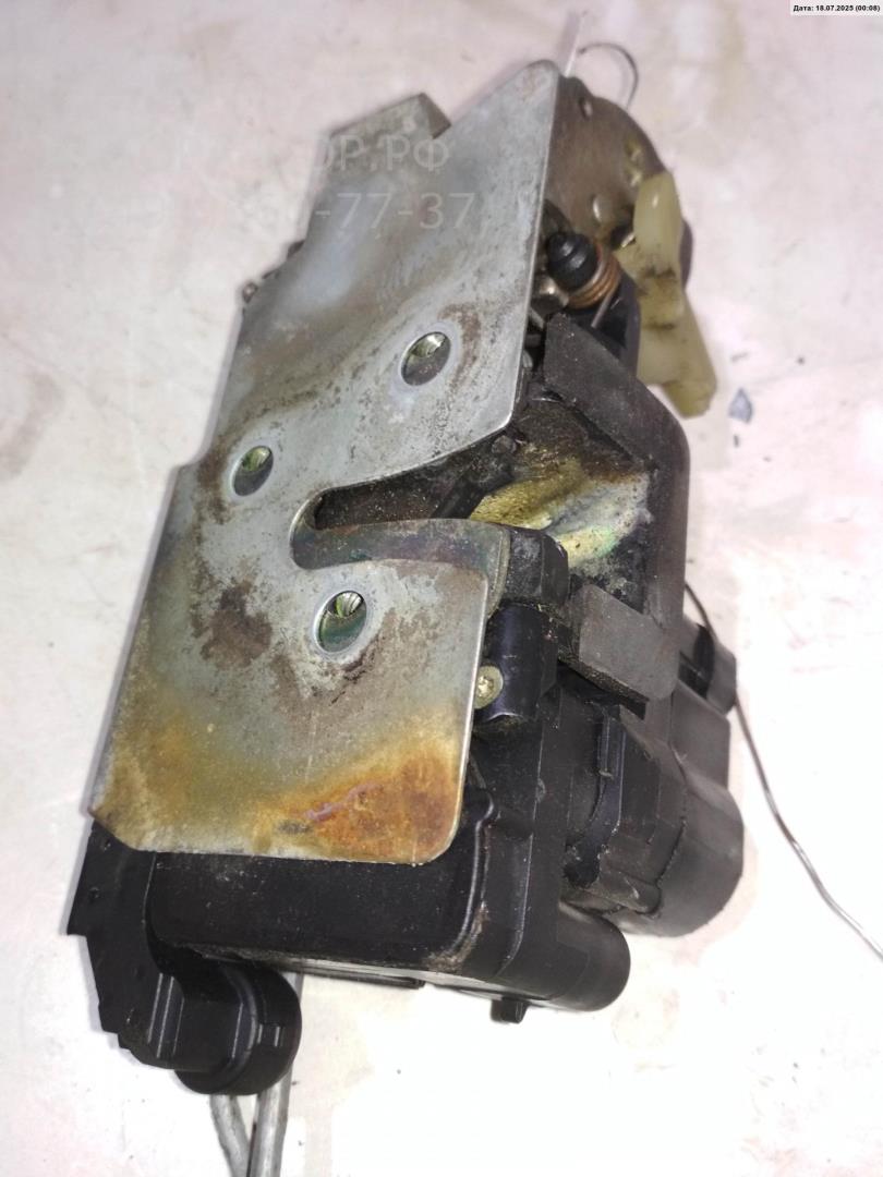 Замок двери передней правой