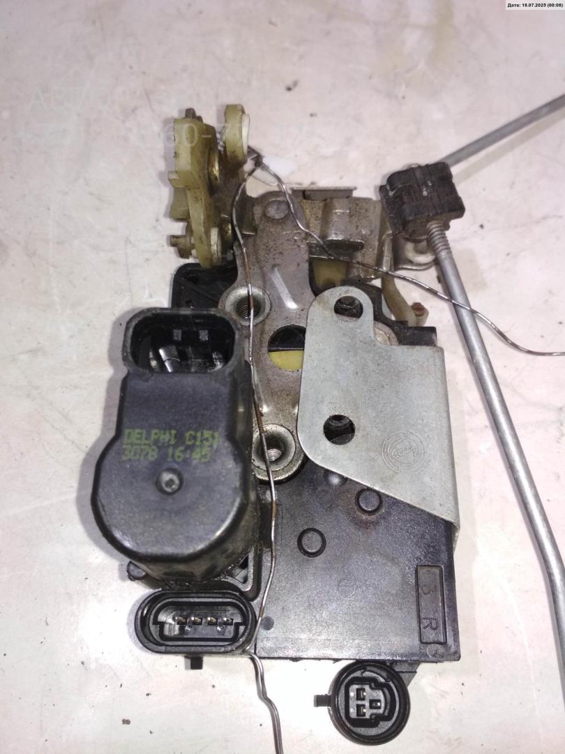 Замок двери передней правой