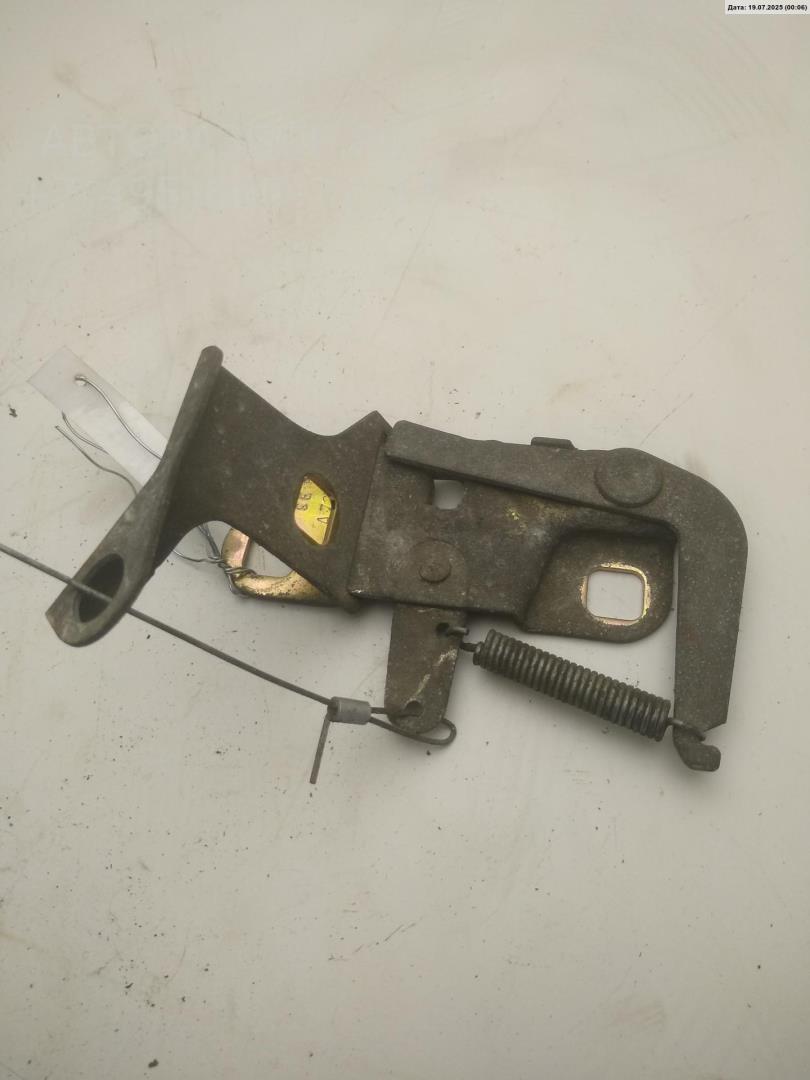 Замок капота