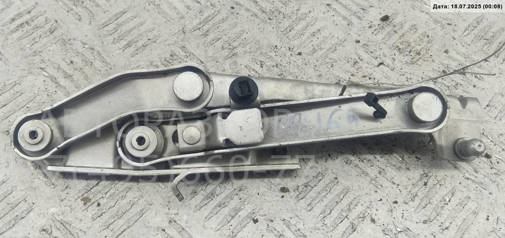 Петля капота правая