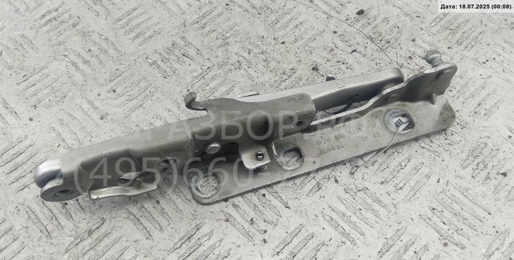 Петля капота правая