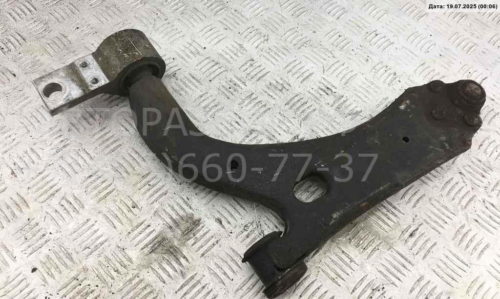 Рычаг передний правый