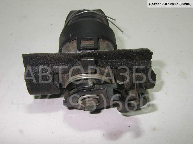 Вставка замка багажника