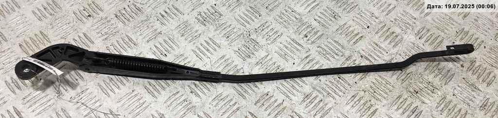 Поводок стеклоочистителя передний правый