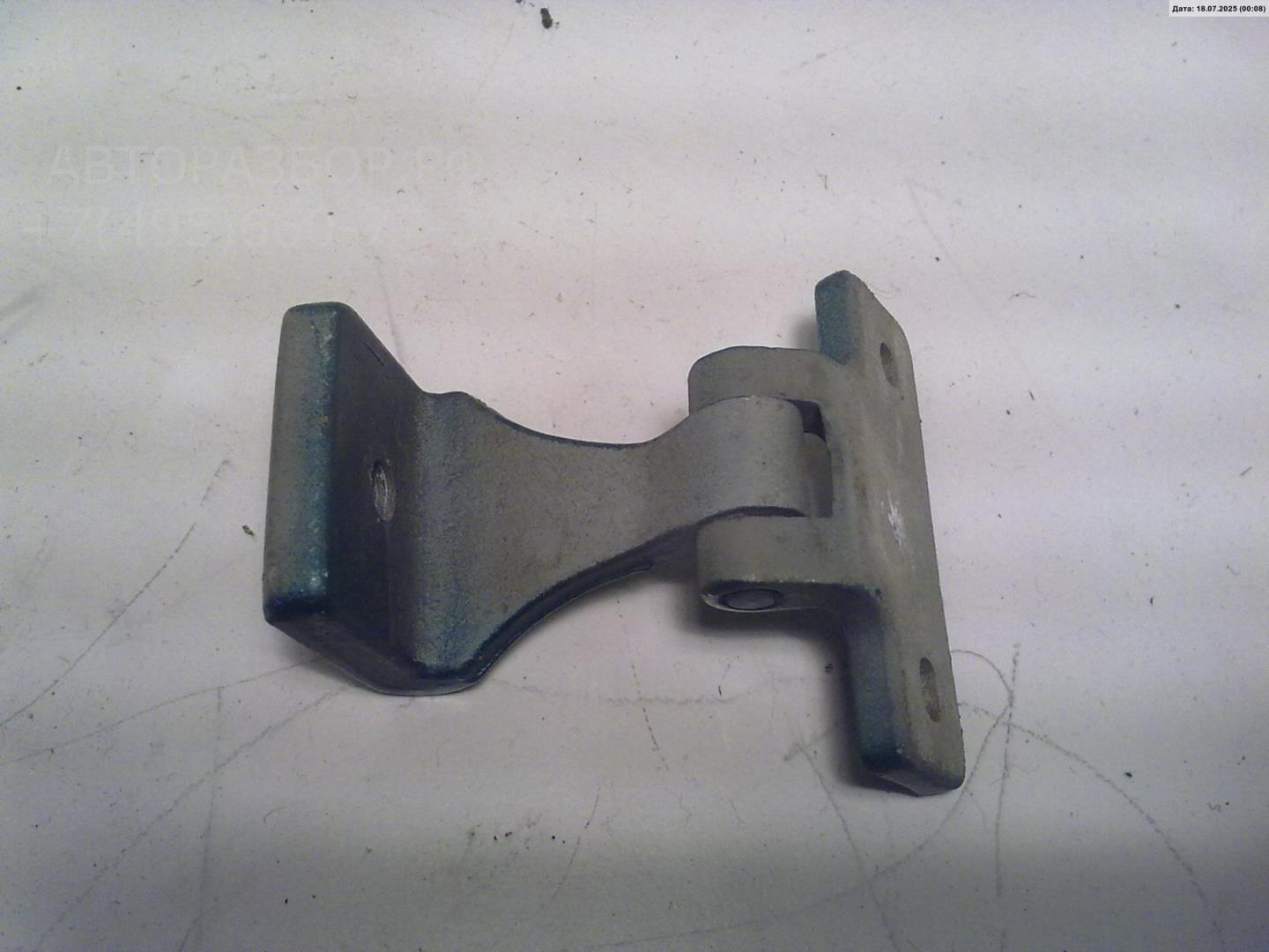 Петля крышки багажника