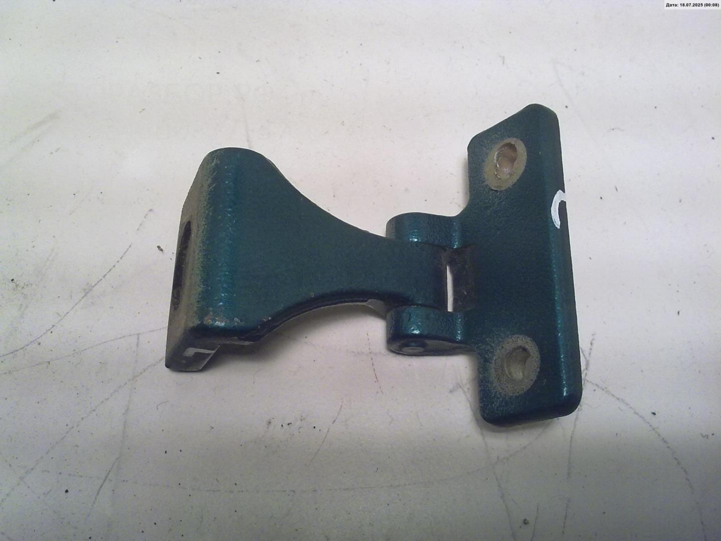 Петля крышки багажника