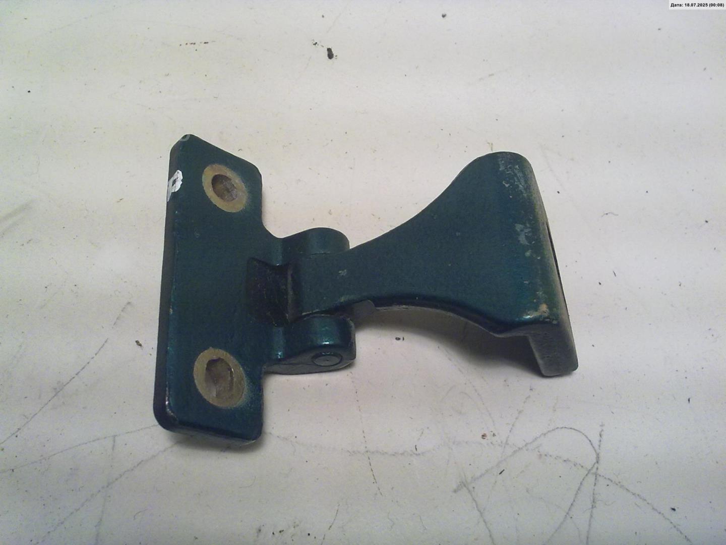 Петля крышки багажника