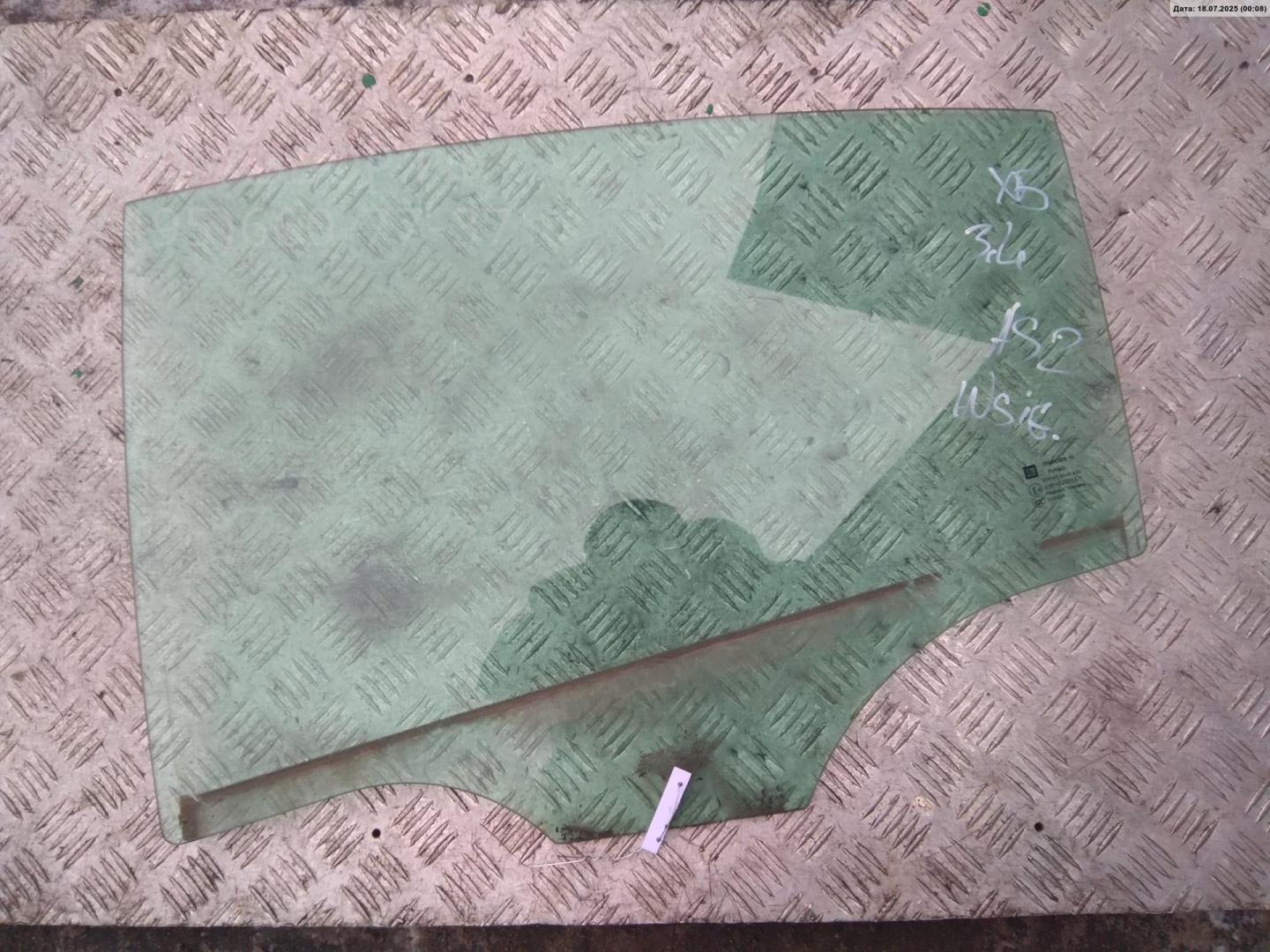 Стекло двери задней левой