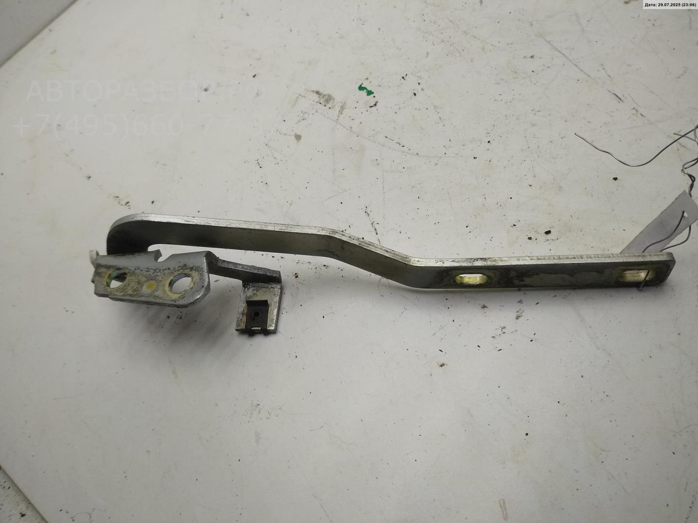 Петля капота правая