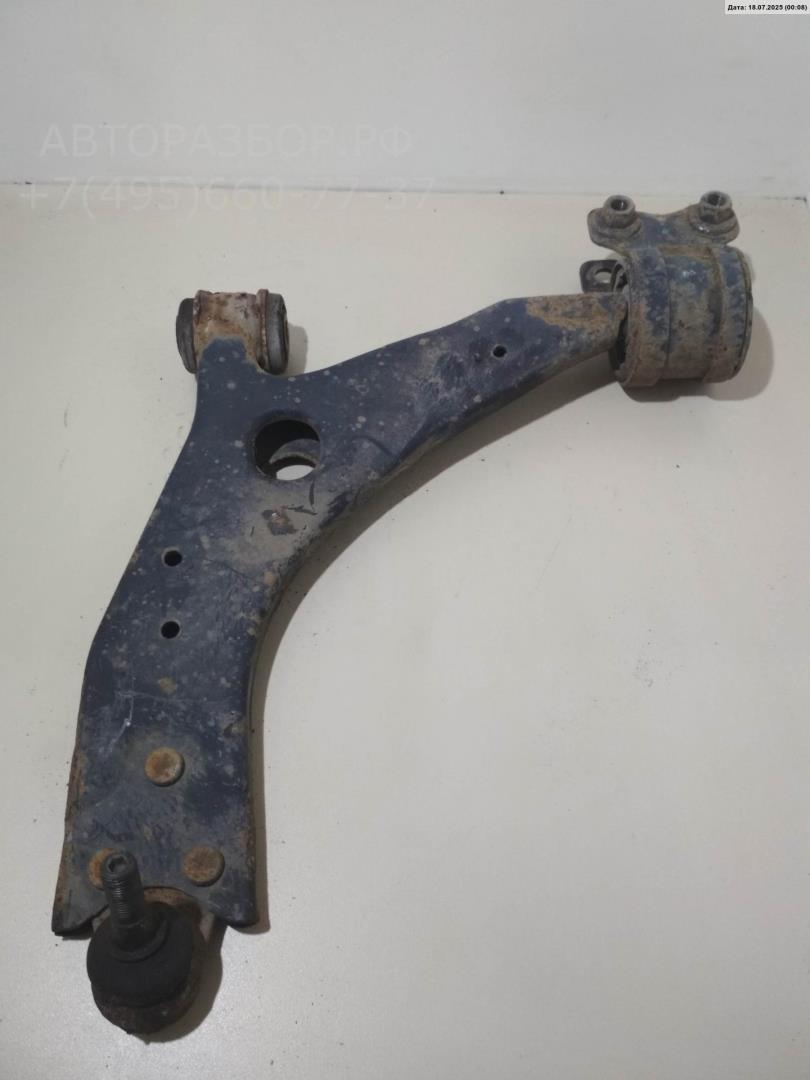 Рычаг передний левый