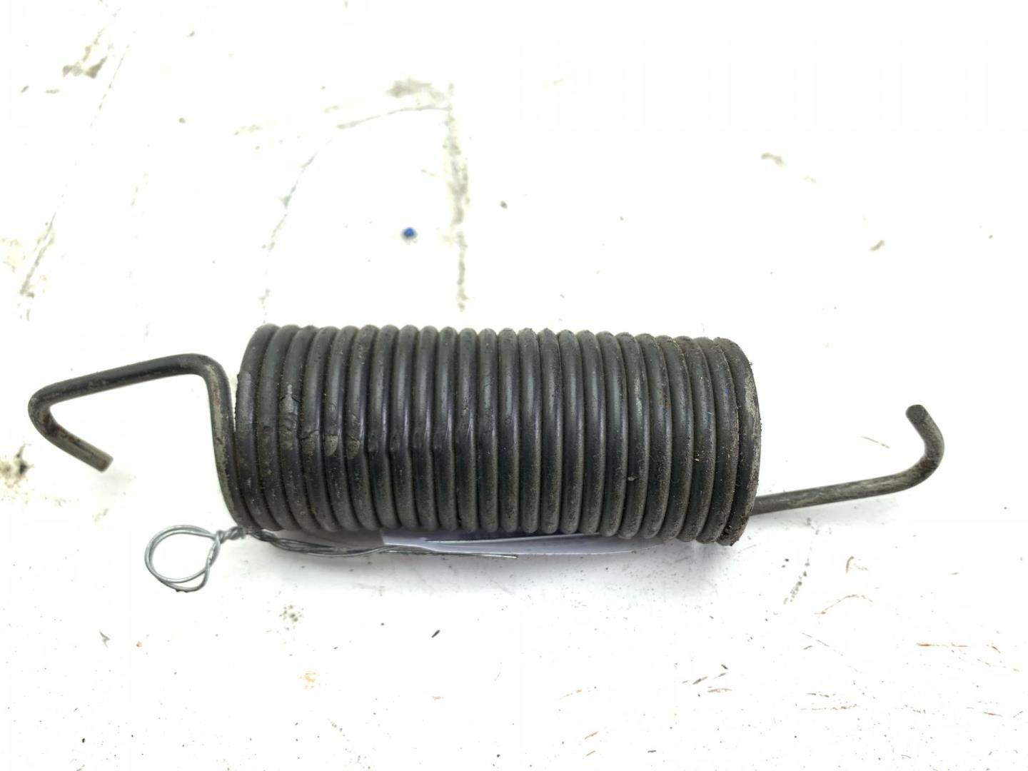 Пружина крышки багажника правая