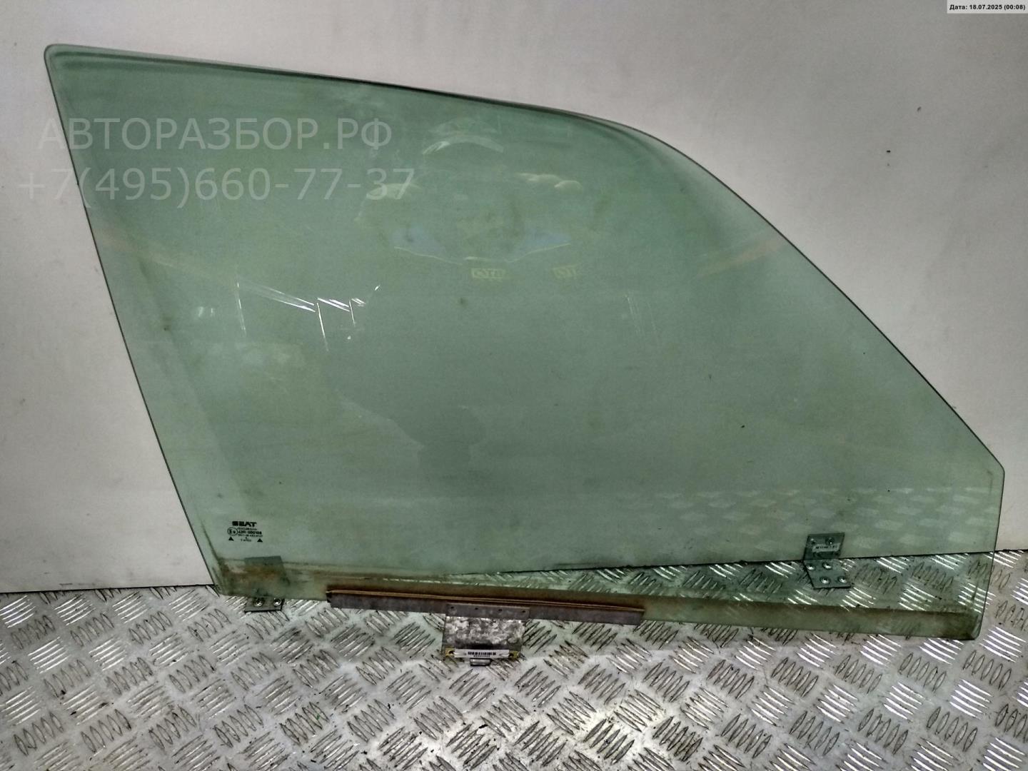 Стекло двери передней правой