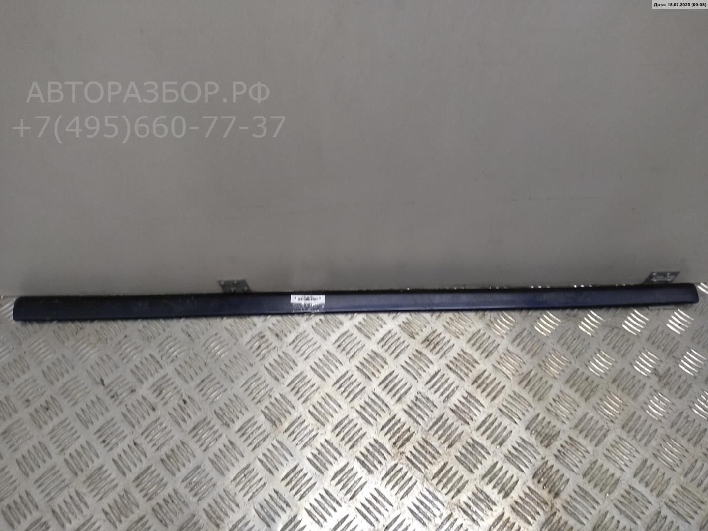 Накладка двери передней правой