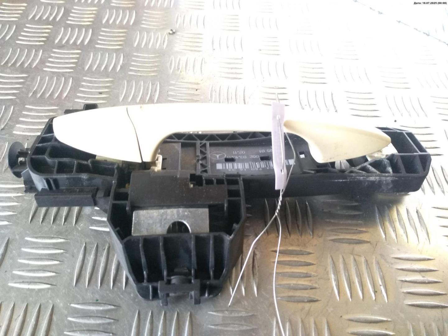 Ручка двери передней наружная правая