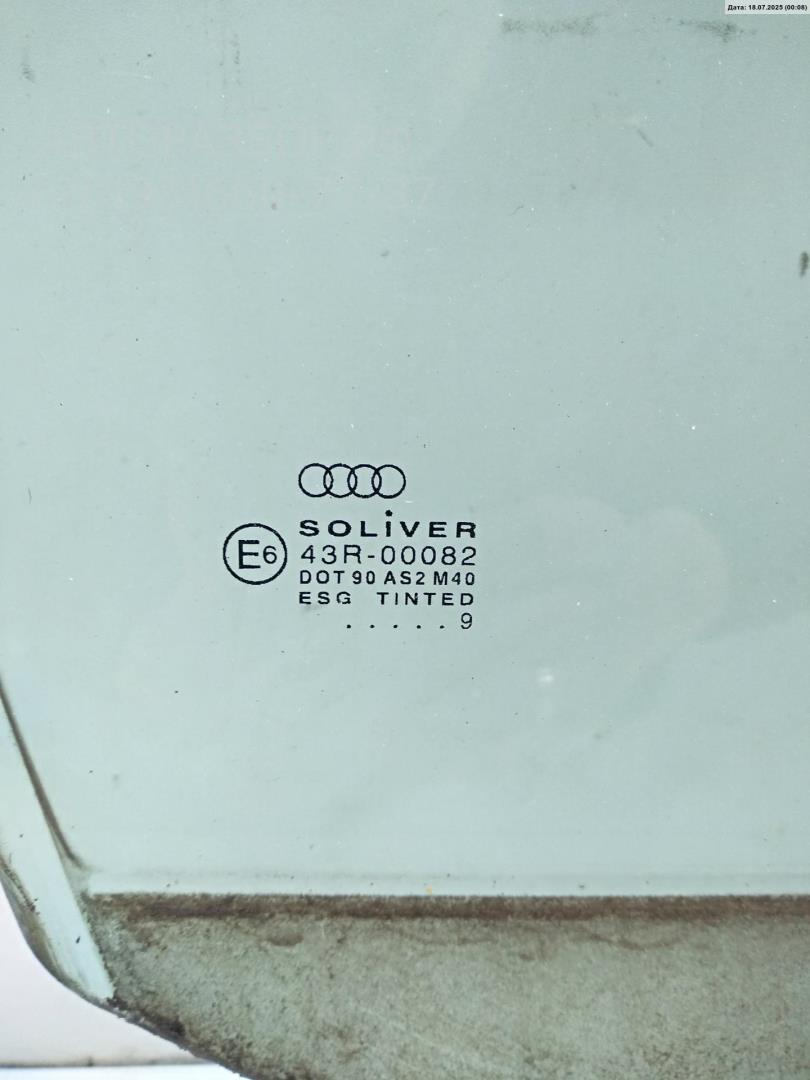 Стекло двери передней правой