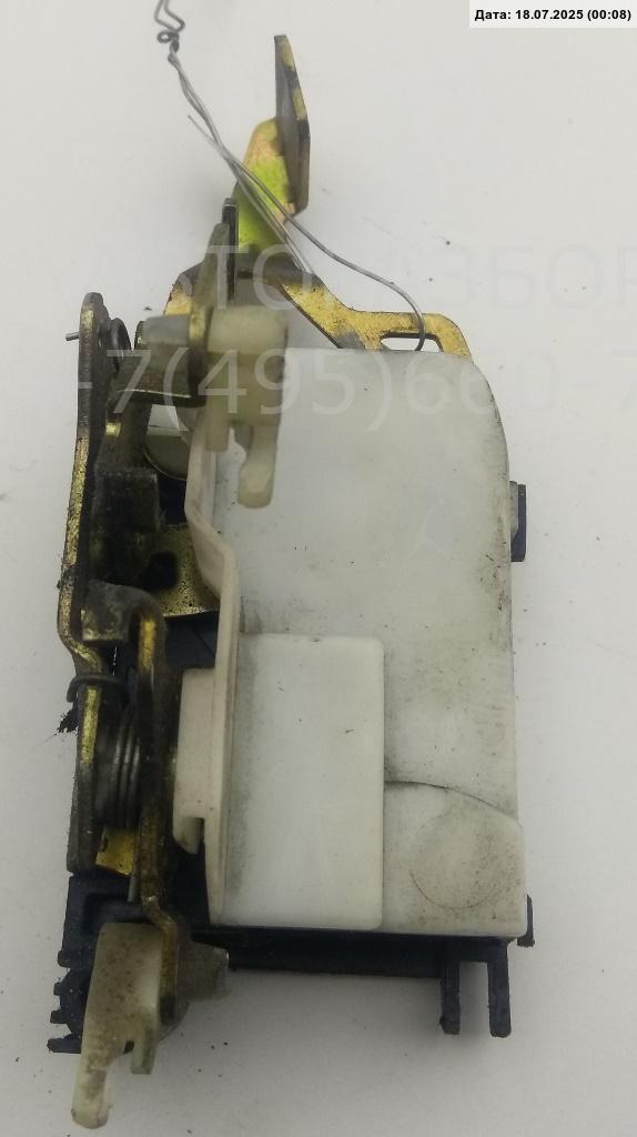 Замок двери передней левой