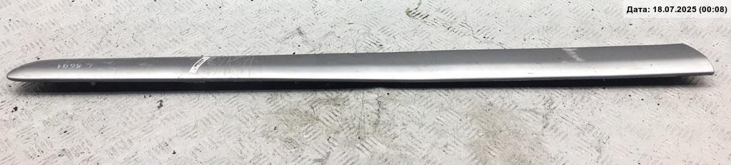 Накладка двери передней правой