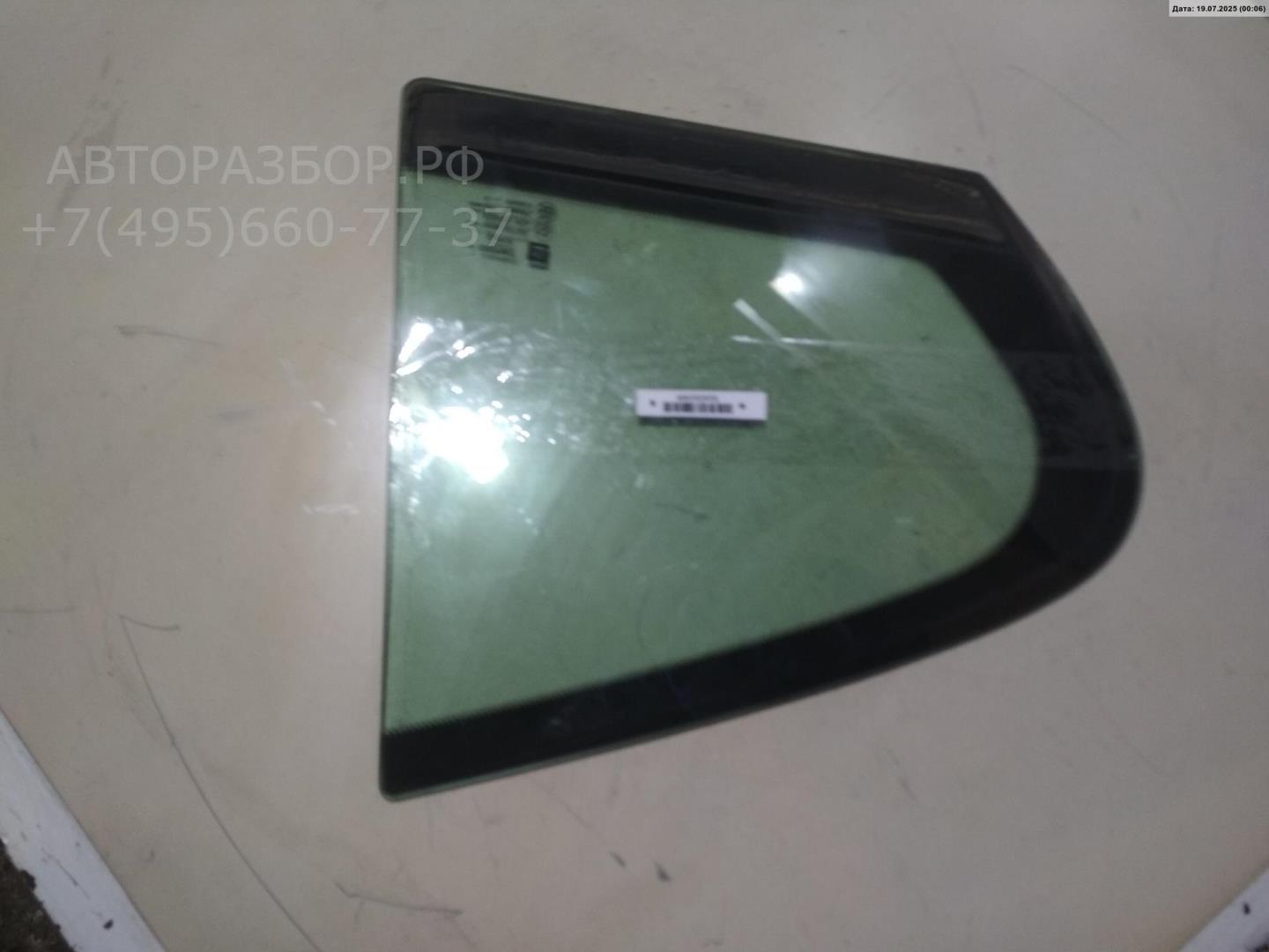 Стекло двери задней правой (форточка)