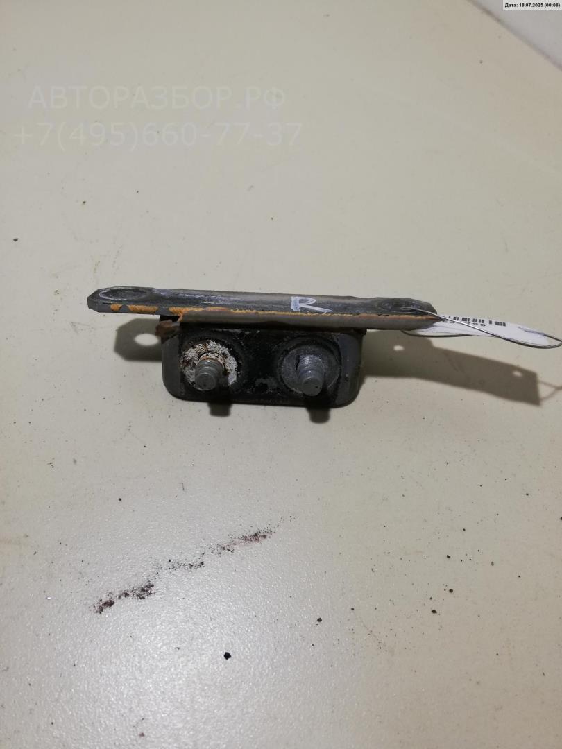 Петля крышки багажника