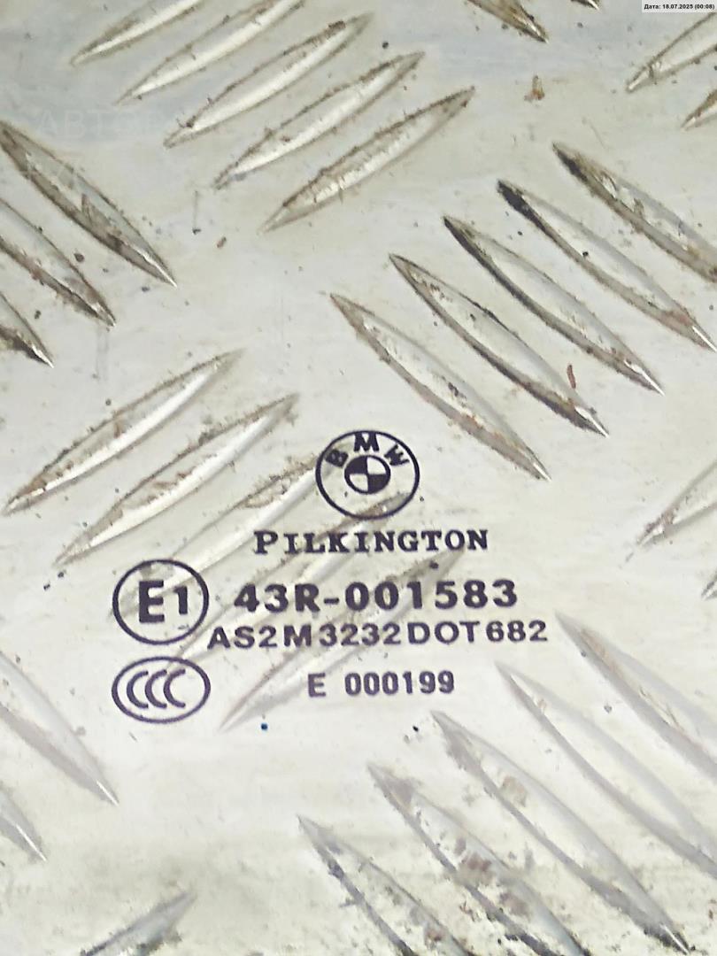 Стекло двери задней левой