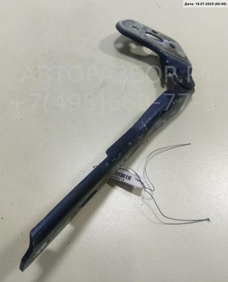 Петля капота правая