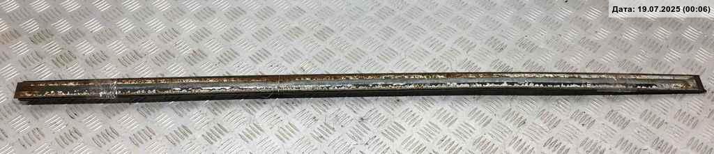 Накладка двери передней правой