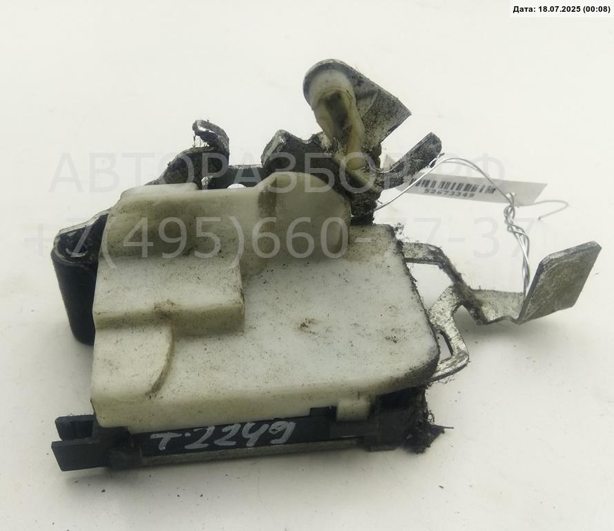 Замок двери передней левой