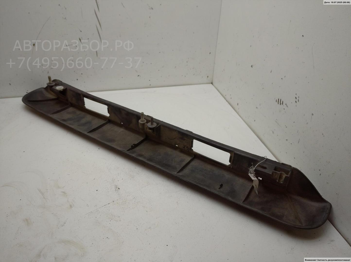 Накладка крышки багажника