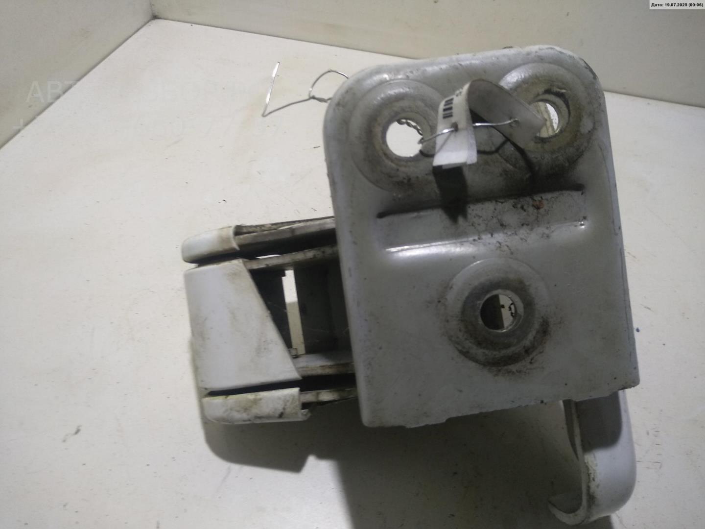 Петля крышки багажника