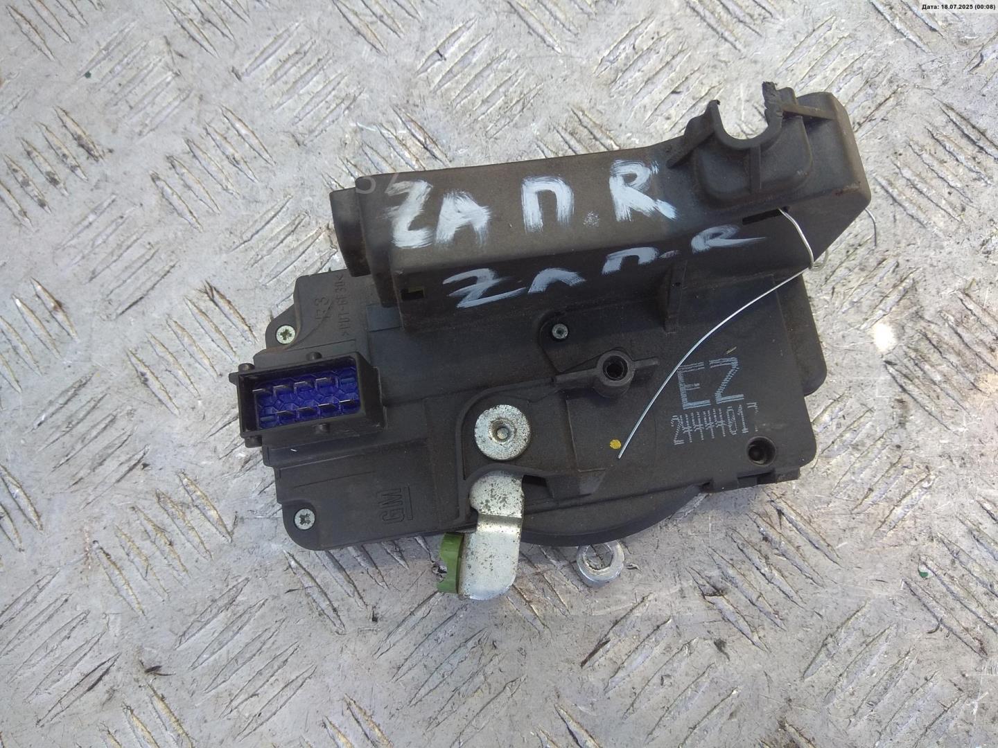 Замок двери передней правой