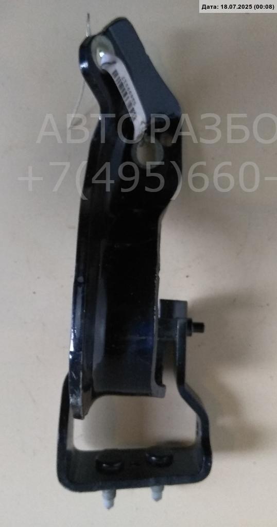 Петля крышки багажника