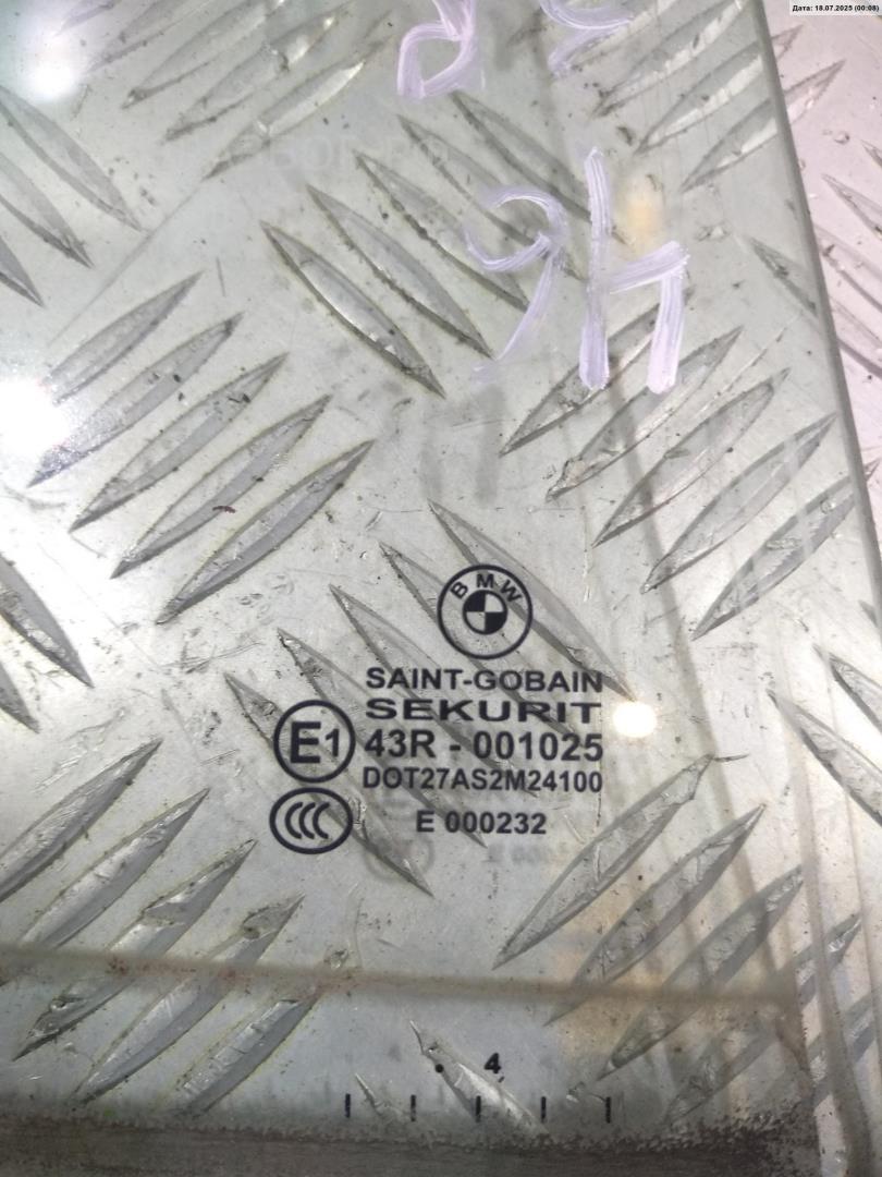 Стекло двери задней правой