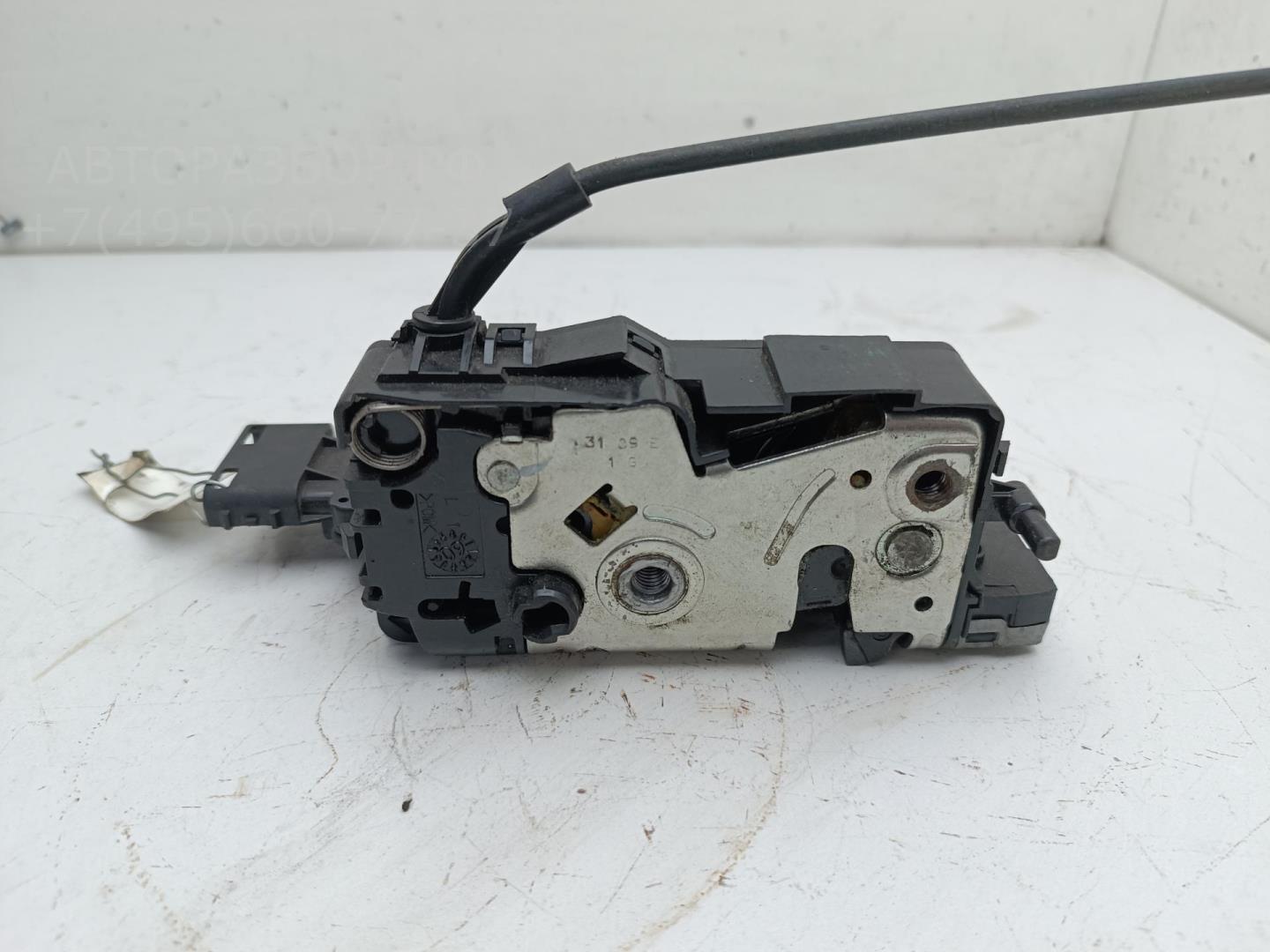 Замок двери задней левой