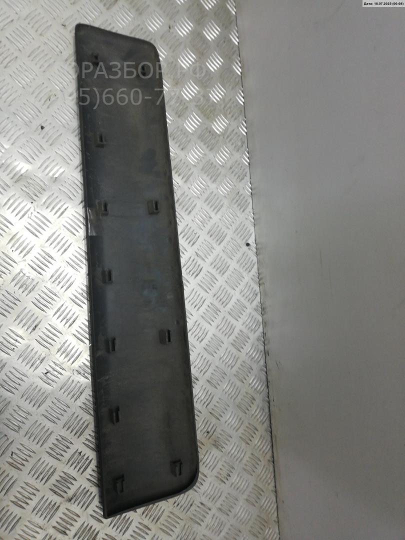 Молдинг двери передней левой