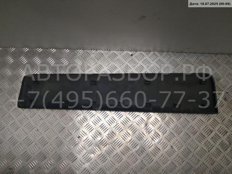 Молдинг двери передней левой