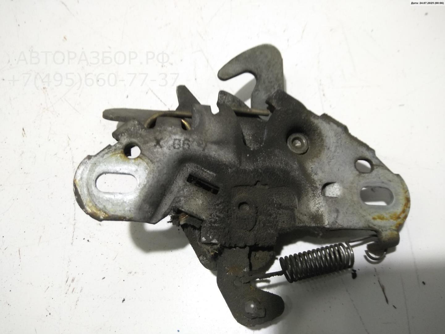 Замок капота