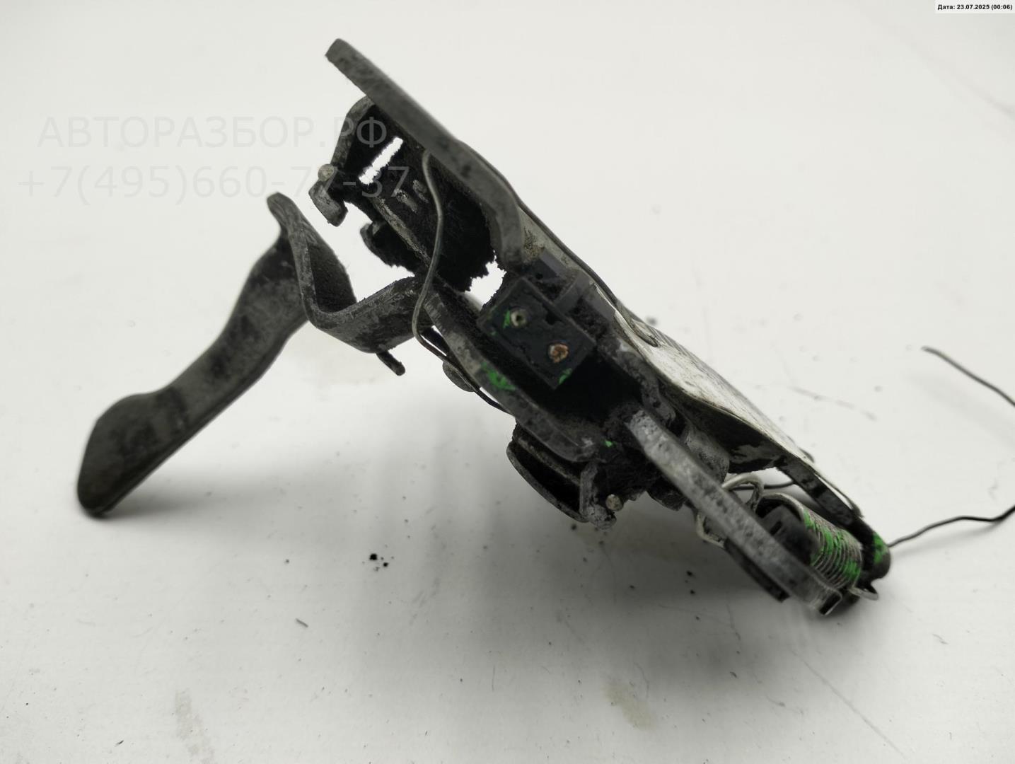 Замок капота